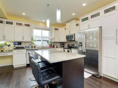 6243 Averill Dr, Duncan, BC - Indoor Photo Showing Kitchen With Upgraded Kitchen