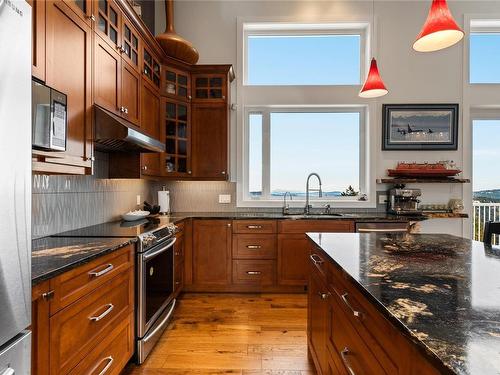 4189 Ridgeline Dr, Shawnigan Lake, BC - Indoor Photo Showing Kitchen With Upgraded Kitchen