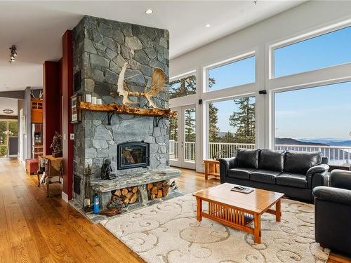 4189 Ridgeline Dr, Shawnigan Lake, BC - Indoor Photo Showing Living Room With Fireplace