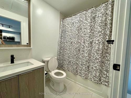 1406-36 Zorra St, Toronto, ON - Indoor Photo Showing Bathroom