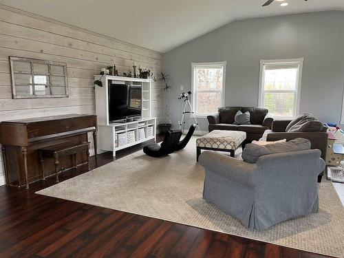 78 Main Street, Rainy River, ON - Indoor Photo Showing Living Room