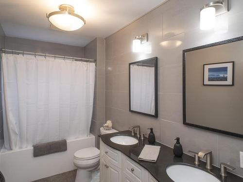261 Piccadilly Avenue, Thunder Bay, ON - Indoor Photo Showing Bathroom