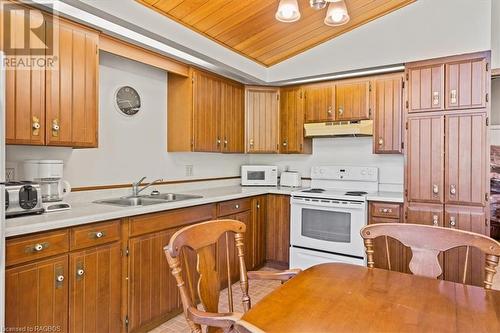 139 Browns Lane, Georgian Bluffs, ON - Indoor Photo Showing Kitchen With Double Sink