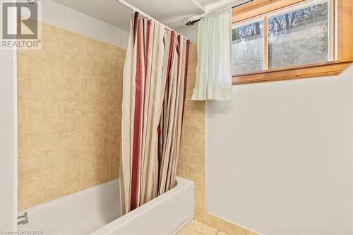 139 Browns Lane, Georgian Bluffs, ON - Indoor Photo Showing Bathroom