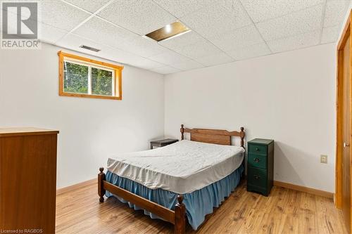 139 Browns Lane, Georgian Bluffs, ON - Indoor Photo Showing Bedroom