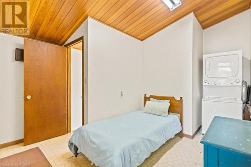 139 Browns Lane, Georgian Bluffs, ON - Indoor Photo Showing Bedroom