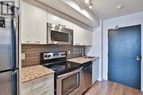 422 - 775 King Street W, Toronto, ON - Indoor Photo Showing Kitchen