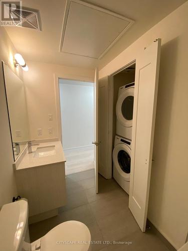 612 - 330 Richmond Street W, Toronto, ON - Indoor Photo Showing Laundry Room