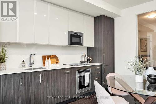 612 - 330 Richmond Street W, Toronto, ON - Indoor Photo Showing Kitchen With Upgraded Kitchen