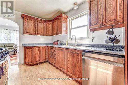 62 Peter Street, Markham, ON - Indoor Photo Showing Kitchen With Double Sink