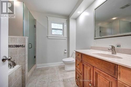 81 Centre Street E, Richmond Hill, ON - Indoor Photo Showing Bathroom