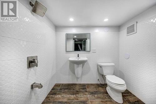 81 Centre Street E, Richmond Hill, ON - Indoor Photo Showing Bathroom