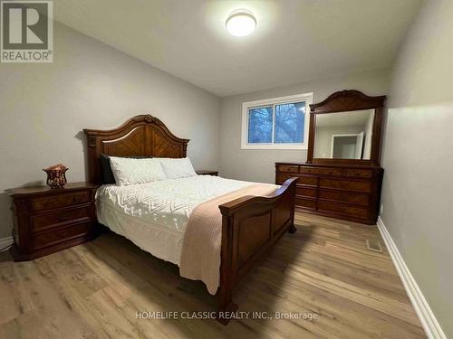 1015 Westmount Avenue, Innisfil, ON - Indoor Photo Showing Bedroom