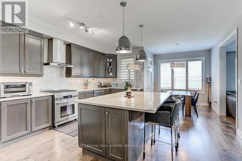 330 Wisteria Way, Oakville, ON - Indoor Photo Showing Kitchen With Upgraded Kitchen
