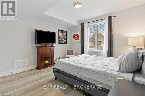 26 Alexander Circle, Strathroy-Caradoc, ON - Indoor Photo Showing Bedroom