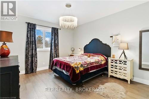 26 Alexander Circle, Strathroy-Caradoc, ON - Indoor Photo Showing Bedroom