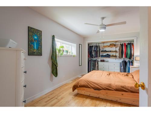 375 Willow Drive, Warfield, BC - Indoor Photo Showing Bedroom