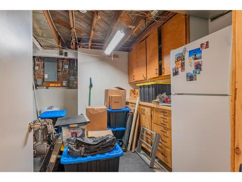 375 Willow Drive, Warfield, BC - Indoor Photo Showing Basement