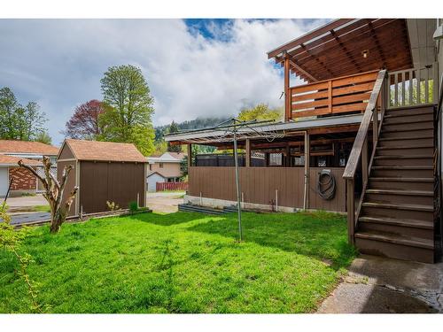 375 Willow Drive, Warfield, BC - Outdoor