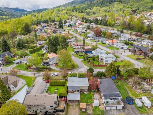 375 Willow Drive, Warfield, BC - Outdoor With View
