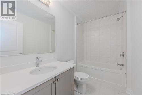 271 Grey Silo Road Unit# 68, Waterloo, ON - Indoor Photo Showing Bathroom