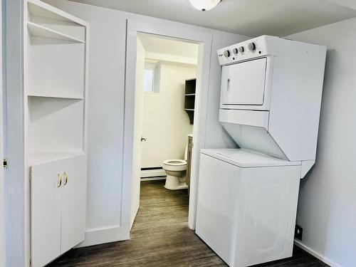 210 21St Avenue S, Creston, BC - Indoor Photo Showing Laundry Room