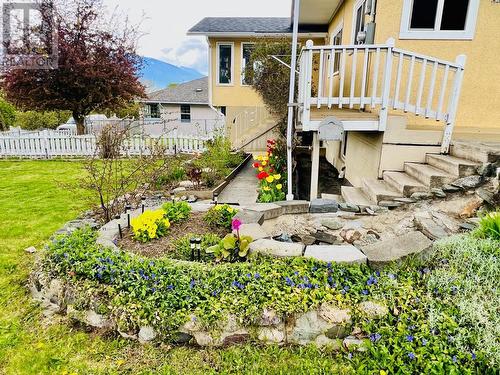 210 21St  S Avenue, Creston, BC - Outdoor