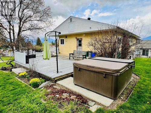 210 21St  S Avenue, Creston, BC - Outdoor