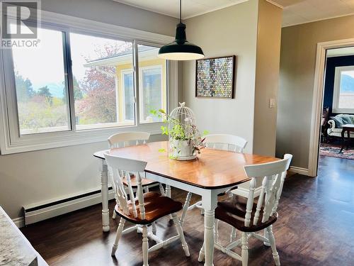 210 21St  S Avenue, Creston, BC - Indoor Photo Showing Dining Room