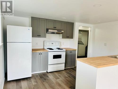 210 21St  S Avenue, Creston, BC - Indoor Photo Showing Kitchen