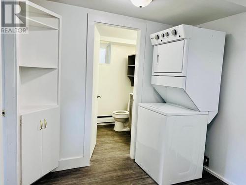 210 21St  S Avenue, Creston, BC - Indoor Photo Showing Laundry Room