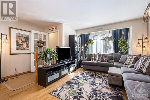 1410 Bellamy Street, Ottawa, ON - Indoor Photo Showing Living Room