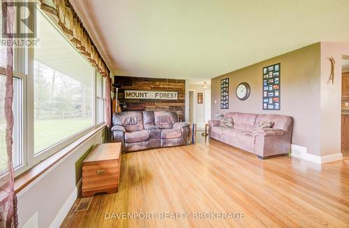 298 London Road S, Wellington North, ON - Indoor Photo Showing Living Room