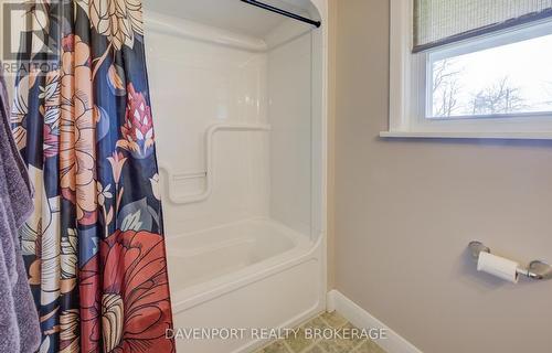 298 London Road S, Wellington North, ON - Indoor Photo Showing Bathroom