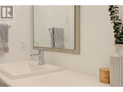 1800 Richter Street Unit# Ph10, Kelowna, BC - Indoor Photo Showing Bathroom