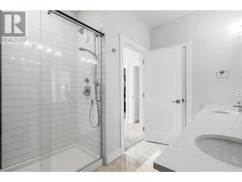 115 Wyndham Crescent Unit# 5, Kelowna, BC - Indoor Photo Showing Bathroom