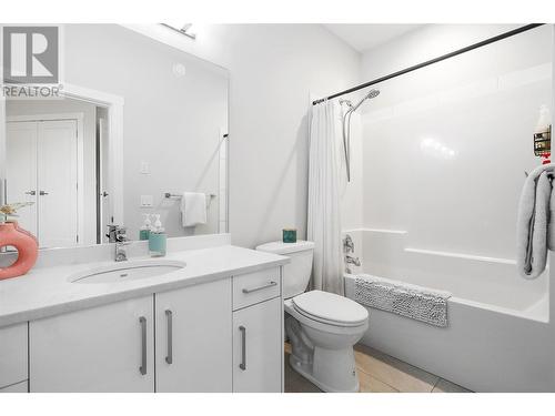 115 Wyndham Crescent Unit# 5, Kelowna, BC - Indoor Photo Showing Bathroom