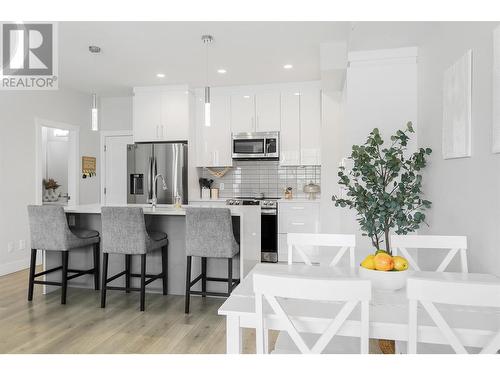 115 Wyndham Crescent Unit# 5, Kelowna, BC - Indoor Photo Showing Kitchen With Upgraded Kitchen