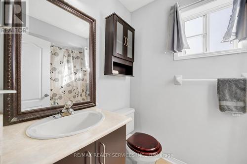 32 Stable Gate, Brampton, ON - Indoor Photo Showing Bathroom