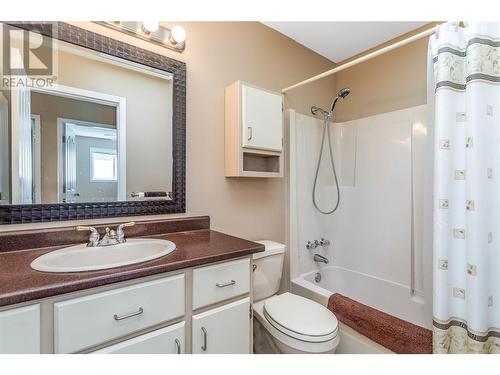 274 Dalgleish Court, Kelowna, BC - Indoor Photo Showing Bathroom