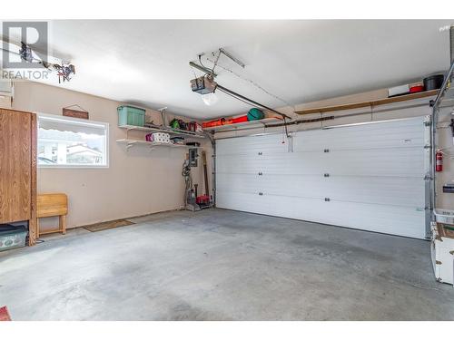 274 Dalgleish Court, Kelowna, BC - Indoor Photo Showing Garage