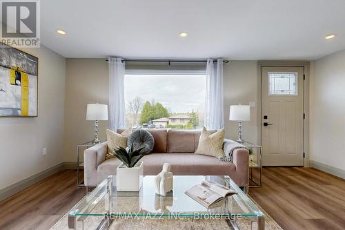 99 Cowans Crescent, Kawartha Lakes, ON - Indoor Photo Showing Living Room