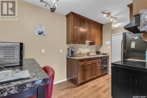 204 250 Pinehouse Place, Saskatoon, SK - Indoor Photo Showing Kitchen
