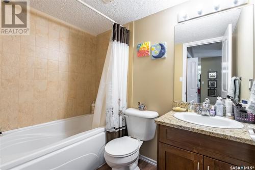 204 250 Pinehouse Place, Saskatoon, SK - Indoor Photo Showing Bathroom