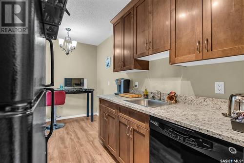 204 250 Pinehouse Place, Saskatoon, SK - Indoor Photo Showing Kitchen