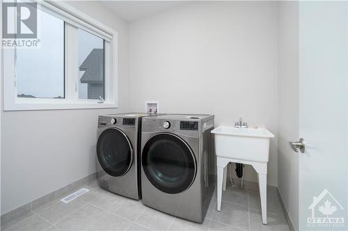 436 Appalachian Circle, Ottawa, ON - Indoor Photo Showing Laundry Room