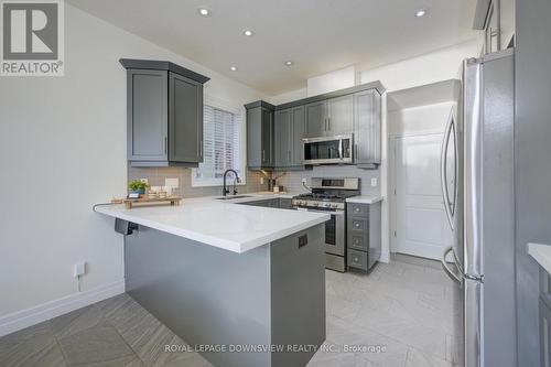 433 Twinleaf Street, Waterloo, ON - Indoor Photo Showing Kitchen With Stainless Steel Kitchen With Upgraded Kitchen