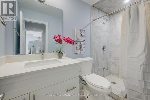 433 Twinleaf Street, Waterloo, ON - Indoor Photo Showing Bathroom