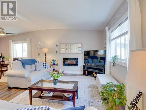 115-8430 Springbrook Road, Powell River, BC - Indoor Photo Showing Living Room With Fireplace