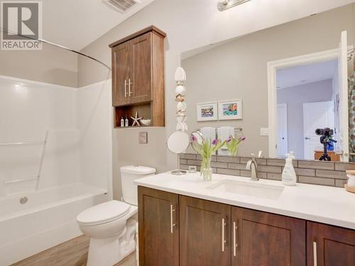 115-8430 Springbrook Road, Powell River, BC - Indoor Photo Showing Bathroom